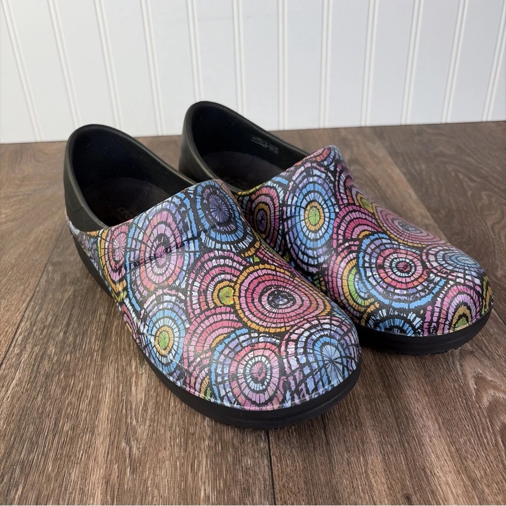 Crocs at Work Neria Pro II Colorful Graphic Closed Back Clog Slip On Women Sz 8